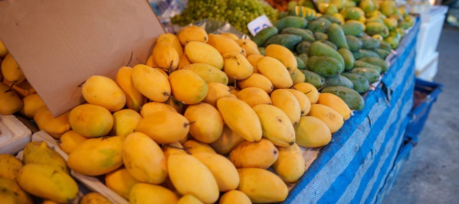 Ripe mangoes at the roadside local market
